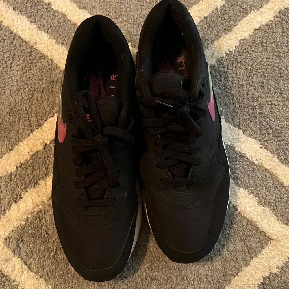 NIKE Air Max 1SE Jelly Jewel. Black/ Iridescent - Picture 5 of 11